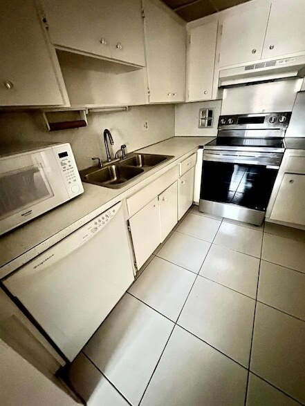 Photo - 98 Stratford H