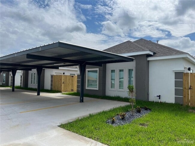 Building Photo - 1420 S Yankton St Unit 5