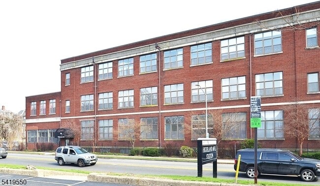 Photo - 350 Scotland Rd