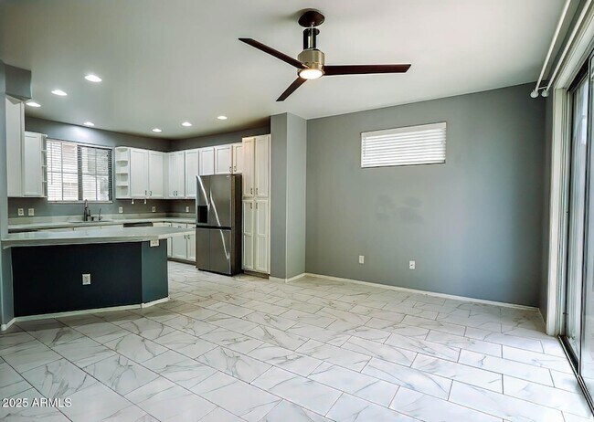 Photo - 207 W Mountain Sage Dr