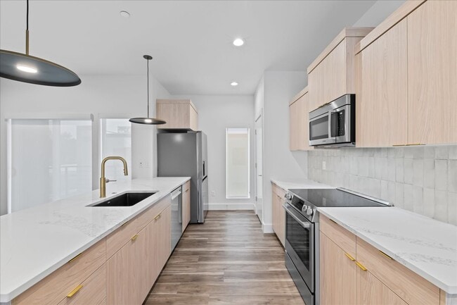Kitchen (light cabinet option) - 1011 Orchard, Boise, ID 83705 — UPTOWN CONDOS