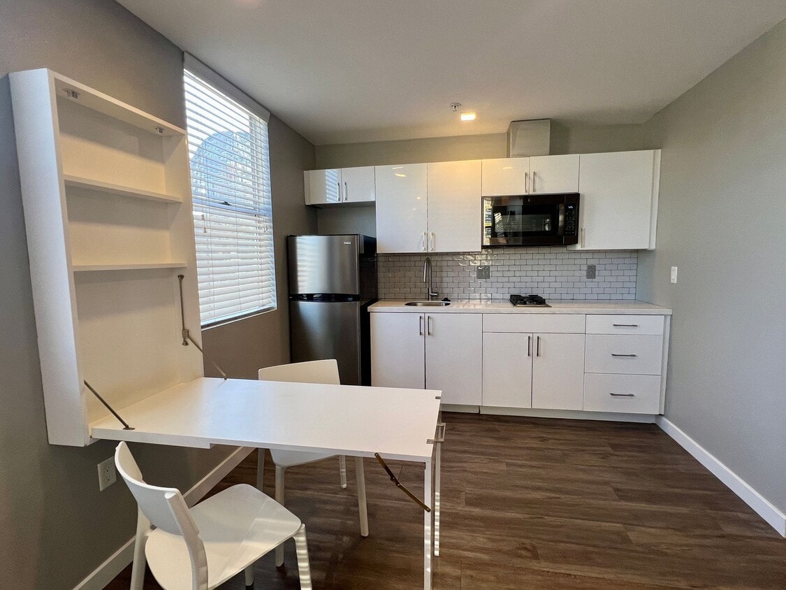 Floor Plan - 435-208/308/408