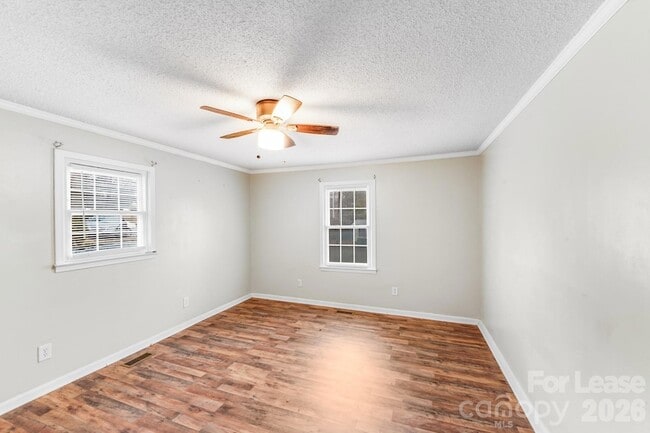 Photo - 909 Marion St