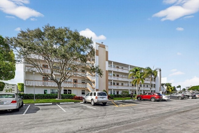 Building Photo - 3080 Cornwall D Unit 3080