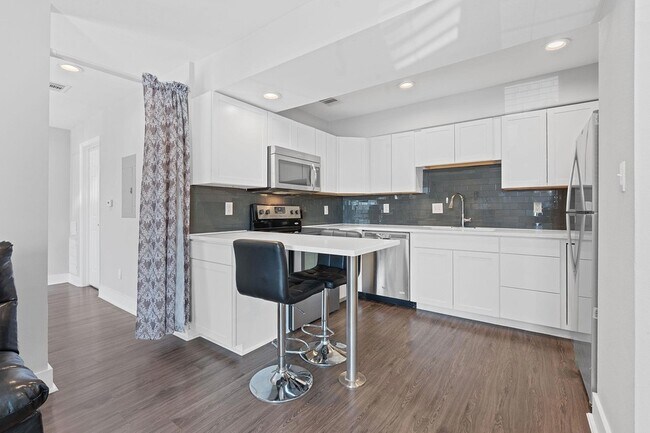 Photo - 935 La Posada Dr Unit 254