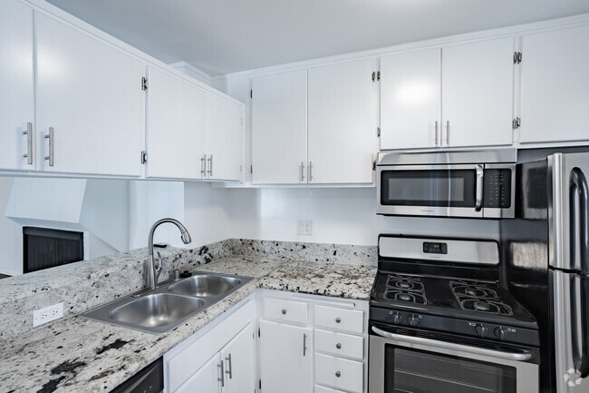 1BR, 1BA - 11730 Sunset Blvd