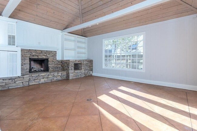 Photo - 500 Colonial Rd
