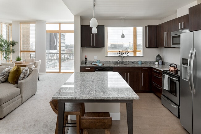 Photo - LightHorse 4041