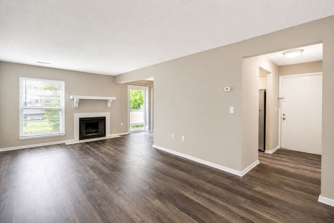 Building Photo - Lakeside Crossing at Eagle Creek Apartments and Townhomes