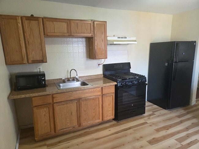Photo - 210 Farnham St Unit 1