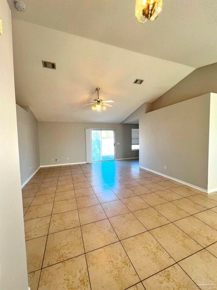 Photo - 2002 Coral Reef Rd