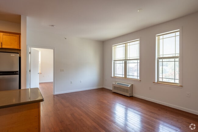 1BR, 1BA - 725-750SF - The Hub Brookdale