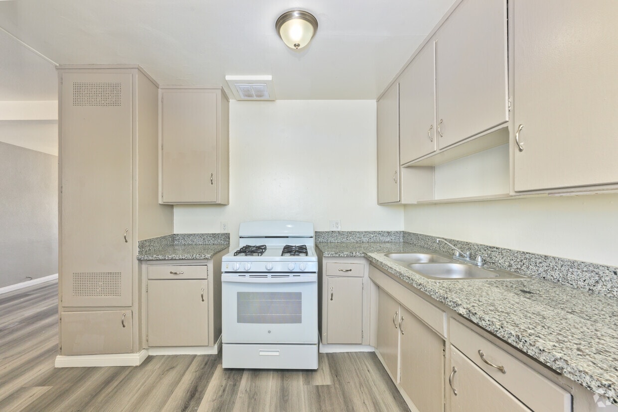 Floor Plan - 3+1 Down