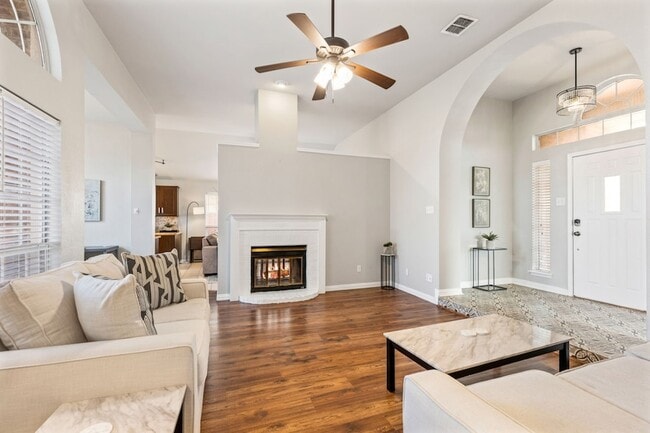 Photo - 4709 Justin Dr