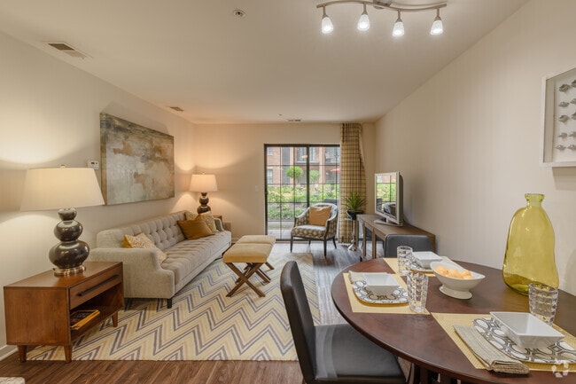 1BR, 1BA - 745SF, Dining and Living Room - MainCentre