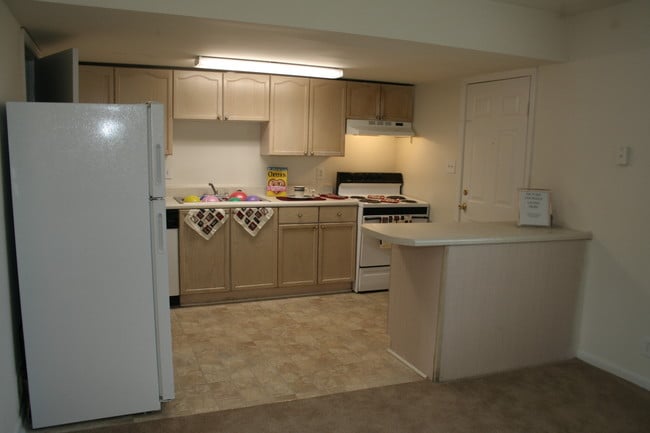 Photo - Colonial Square