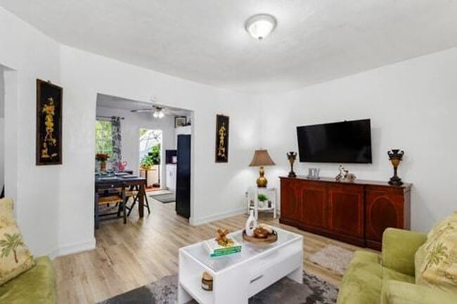 Building Photo - 680 SW 7th Ave Unit ID1239384P