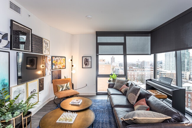 1BR, 1BA - 982 SF - One Hundred Above the Park