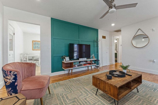 Photo - 407 NW H St Unit ID1250720P