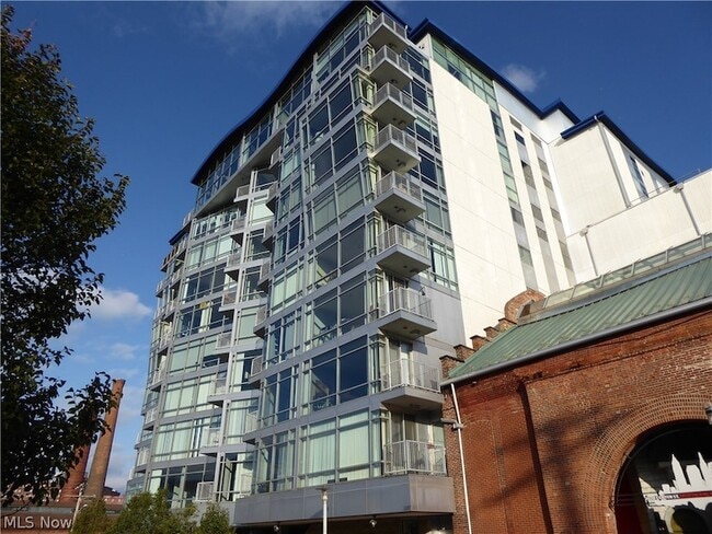 Building Photo - 1237 Washington Ave Unit 412