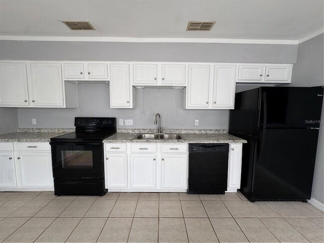 Photo - 218 W 4th St