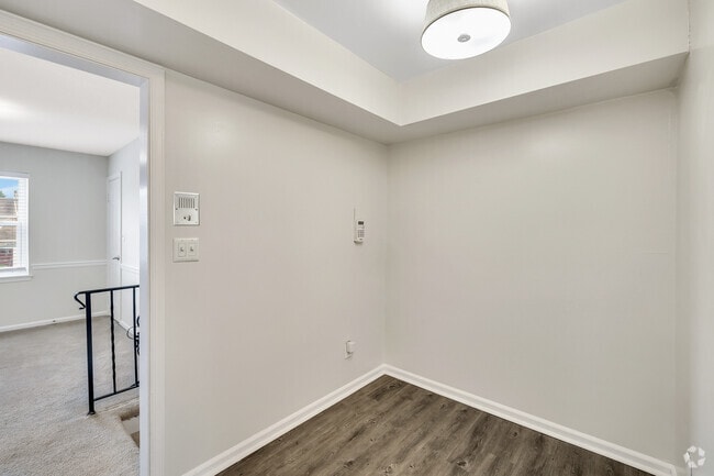 Peyton - 1BR, 1BA - 979SF - Dining Area - Haygood Halls