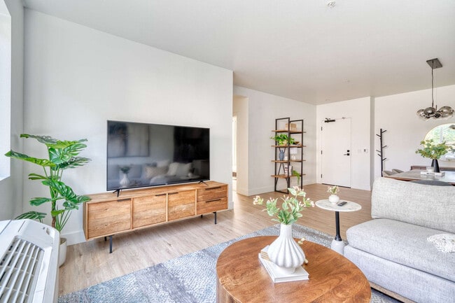 Photo - 4980 N Vancouver Ave Unit ID1309835P