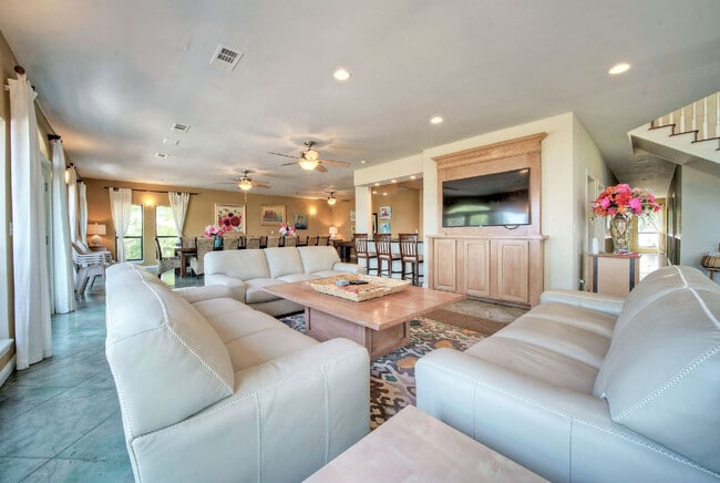 Building Photo - 206 Forest Dr Unit ID1351175P