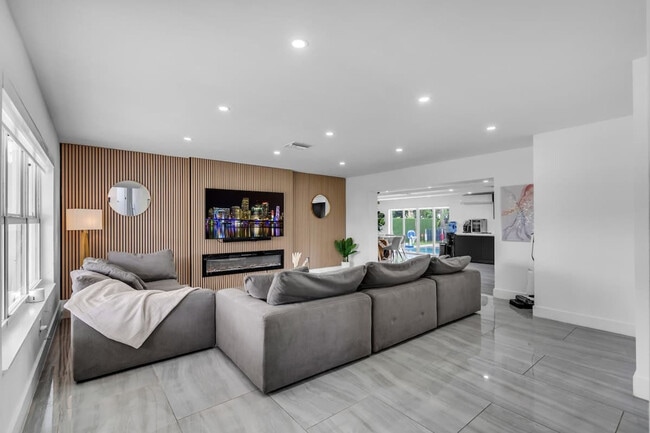 Building Photo - 1255 NE 199th St Unit ID1372354P