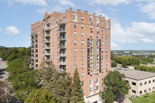 Building Photo - Kenwood Gables