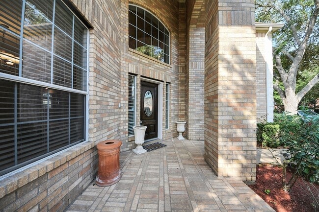 Photo - 4422 Roundtree Ln