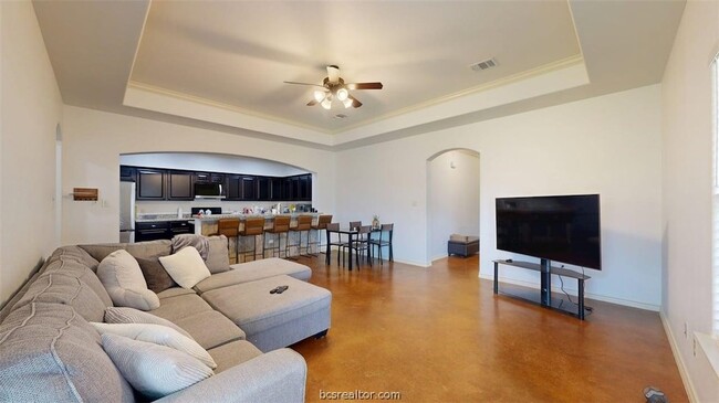 Photo - 413 Hayes Ln