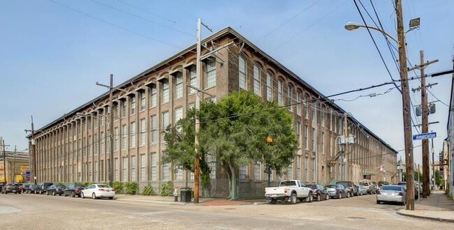 Building Photo - 920 Poeyfarre St Unit 375