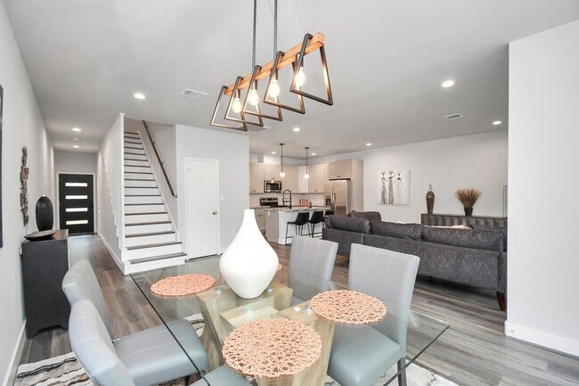 Photo - 3814 Lakewood Dr