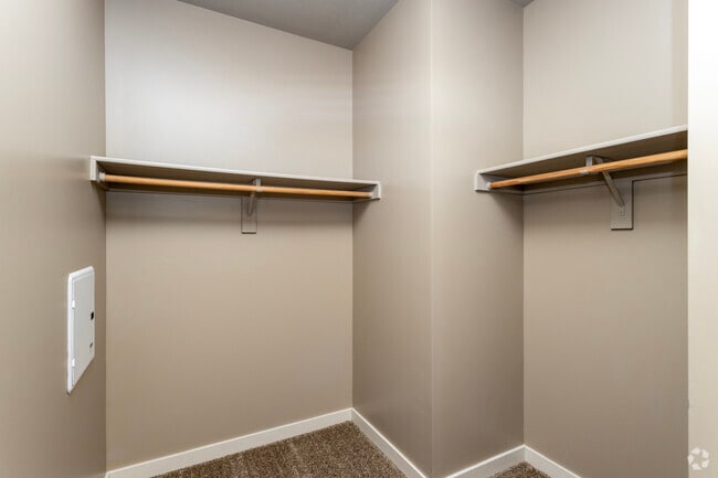 1BR, 1BA - Goldenrod 1 - Shadow Lake Square