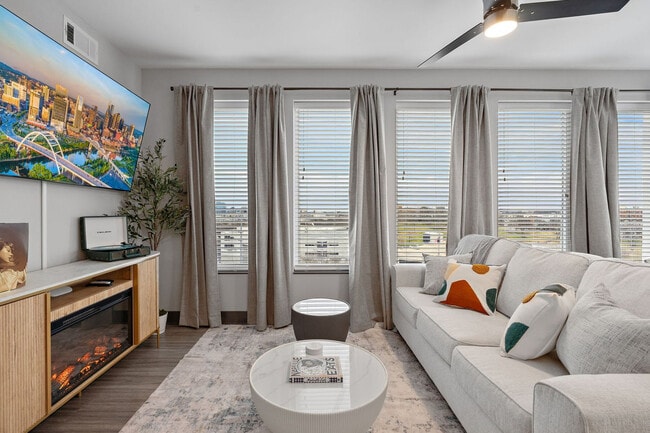 Photo - 2 City Pl Unit ID1325031P