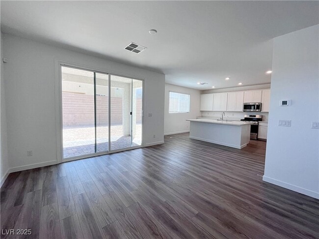 Photo - 2942 Gaffer Film St