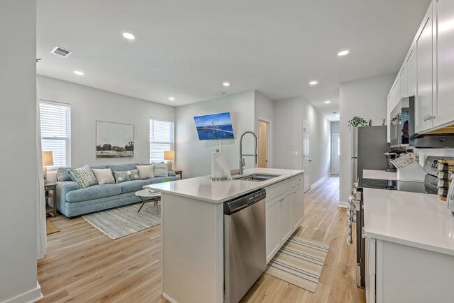 Building Photo - 5754 Pilgrim Ave Unit SI ID1604338P
