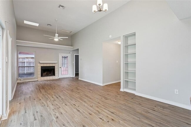 Photo - 1826 Kings Row