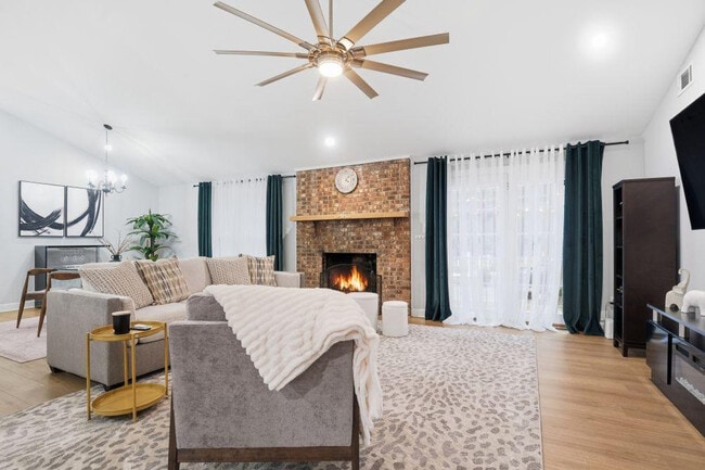 Building Photo - 7417 Shadowlake Dr Unit ID1352869P