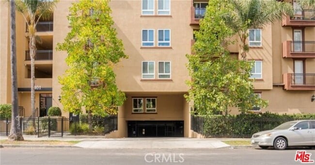 Photo - 1401 S St Andrews Pl Unit 103