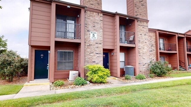 Building Photo - 904 University Oaks Blvd Unit 78