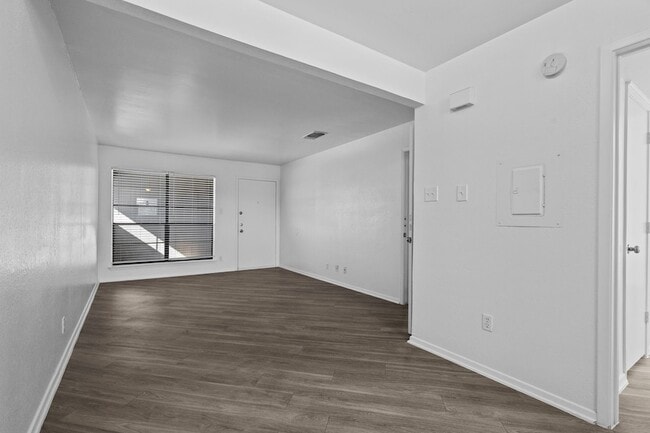 Photo - 320 E 4th St Unit 204