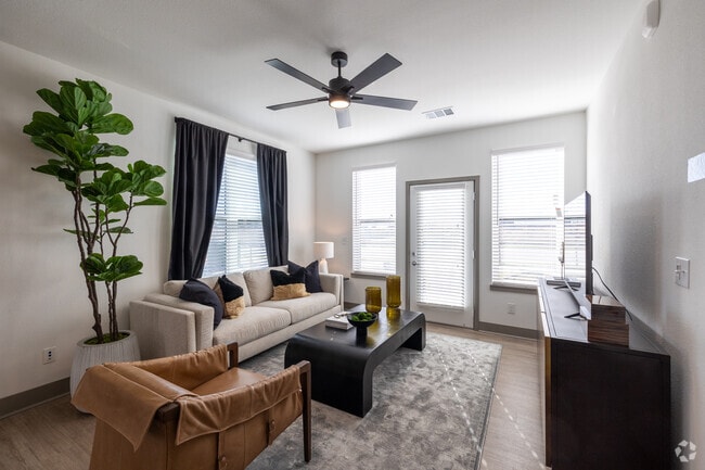 1BR, 1BA - 819SF - Living Room - Plat 10 The Ranch