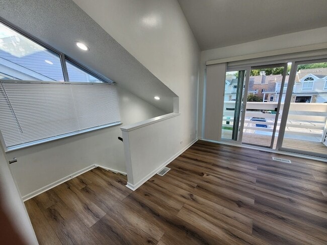 Photo - 1077 Courtland Dr Unit 17