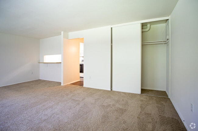 Studio - Villas at Cedarhurst