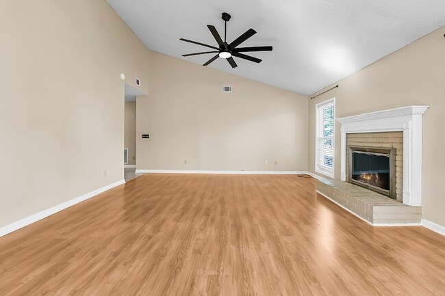 Photo - 111 Hopper Dr