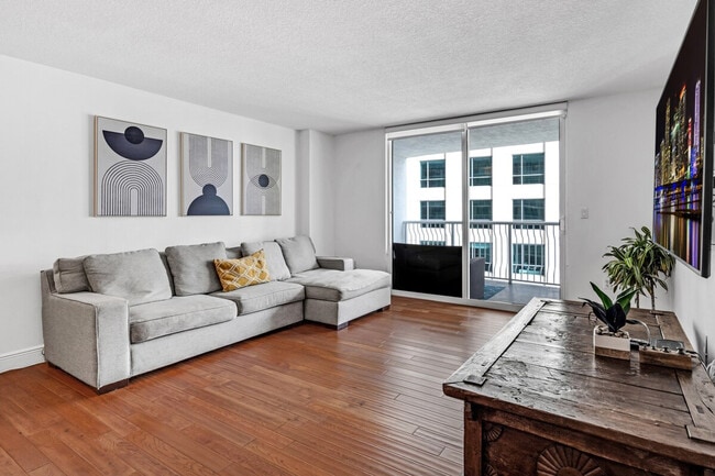 Building Photo - 190 SE 12th Terrace Unit SI FL26-ID1540496P