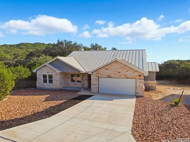 Photo - 207 Deer Oaks Dr