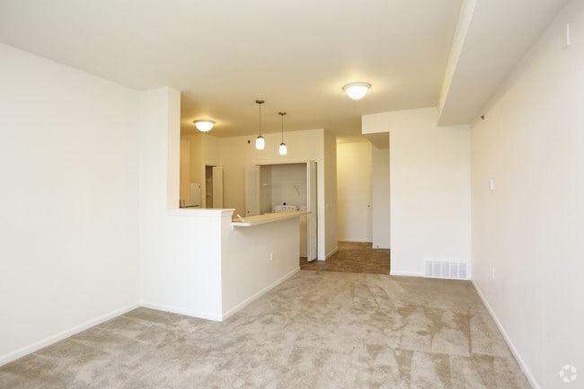 1BR, 1BA - 740 SF - Tracy Creek Apartment Homes